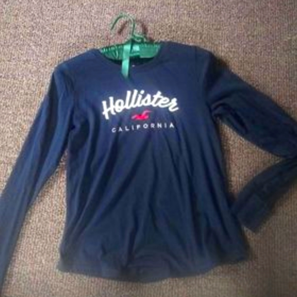 Hollister size S shirt